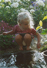 in de voortuin, 3 jaar