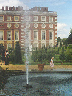 Hampton Court 2001