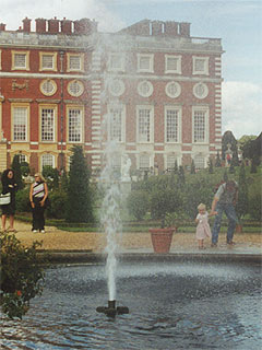 Hampton Court 2001