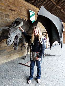 Alnwick Castle, Eva aait een draak Alnwick Castle, Eva aait een draak (bij gebrek aan paarden)