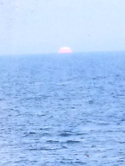 zonsondergang door het raampje zonsondergang door het raampje