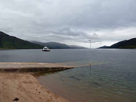 de veerboot over Loch Linnhe, komt uit Nethet Lochaber naar Ardgour de veerboot over Loch Linnhe, komt uit Nethet Lochaber naar Ardgour