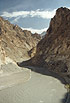 Karakorum Highway voorbij Karimabad