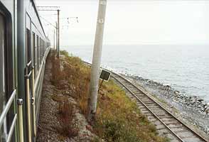 rakelings langs het Baikalmeer - de Trans Mansjoerije Expres naar Moskou